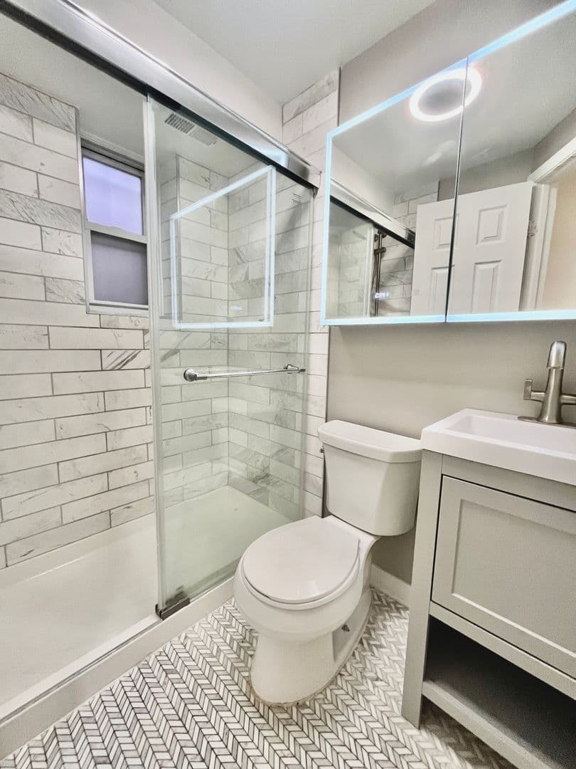 Washington House: 1446 Newton St NW