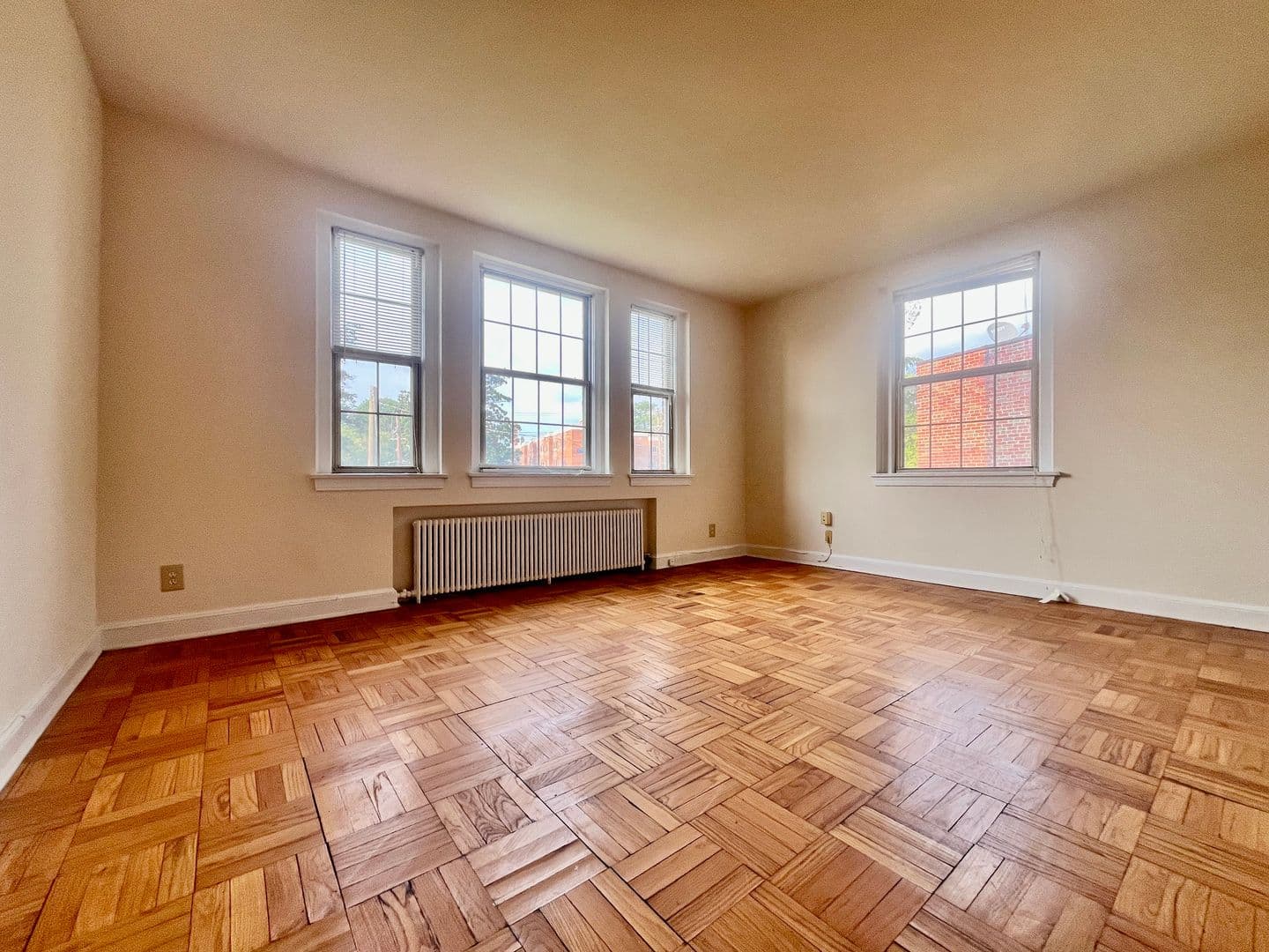 Washington Apartment: 1380 Fort Stevens Dr NW