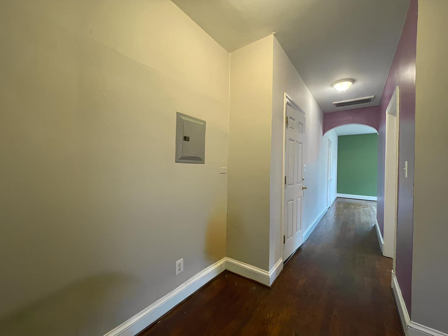 Washington Apartment: 4023 9th St NE