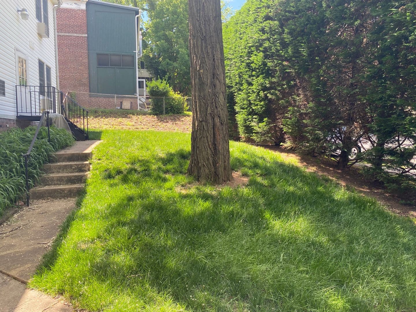 Washington Apartment: 2614 41st Street NW