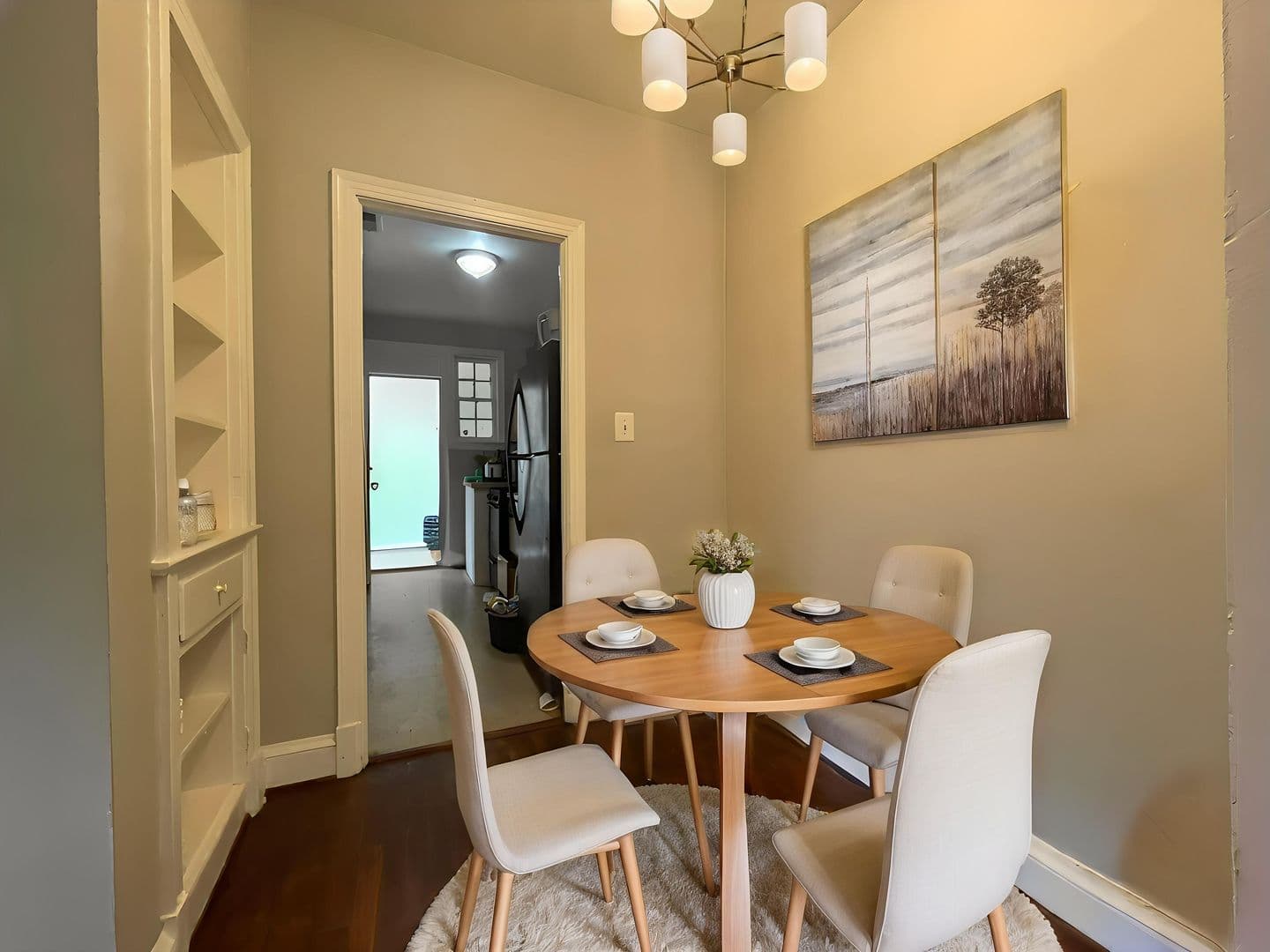 Washington Apartment: 4023 9th St NE
