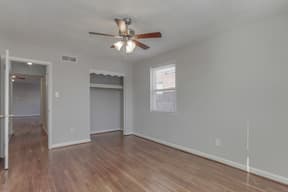 Washington Apartment: 810 Longfellow Street NW
