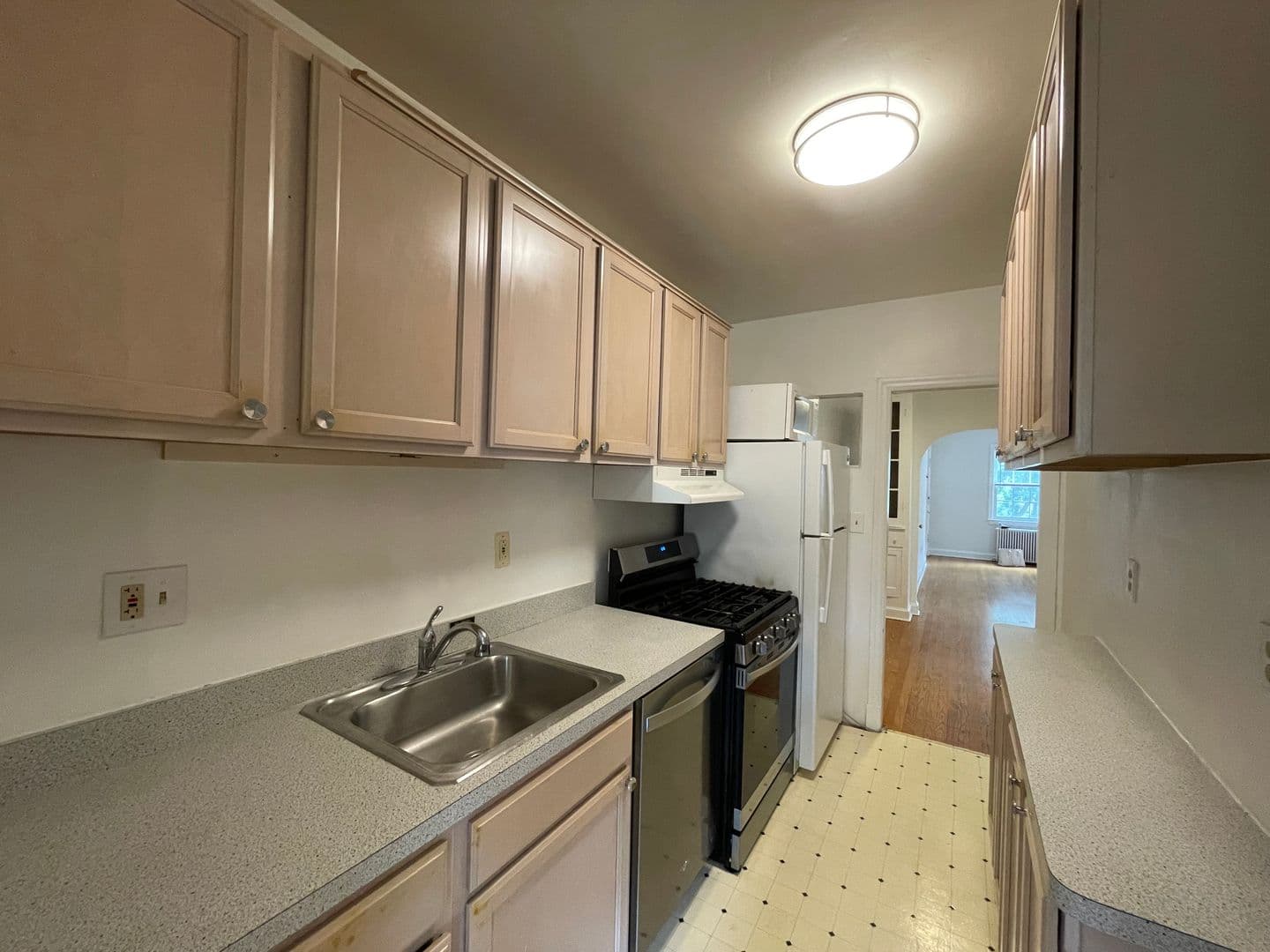 Washington Apartment: 2614 41st Street NW