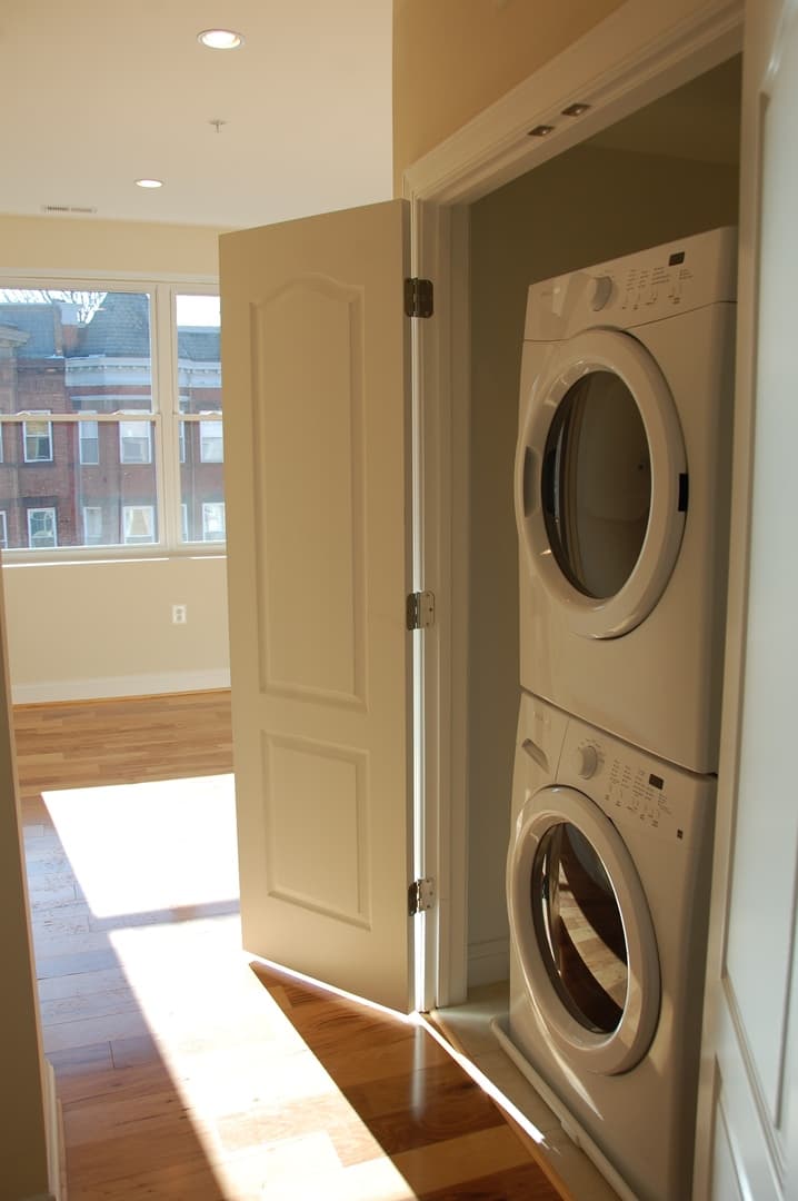 Washington Apartment: 1319 Park Rd NW