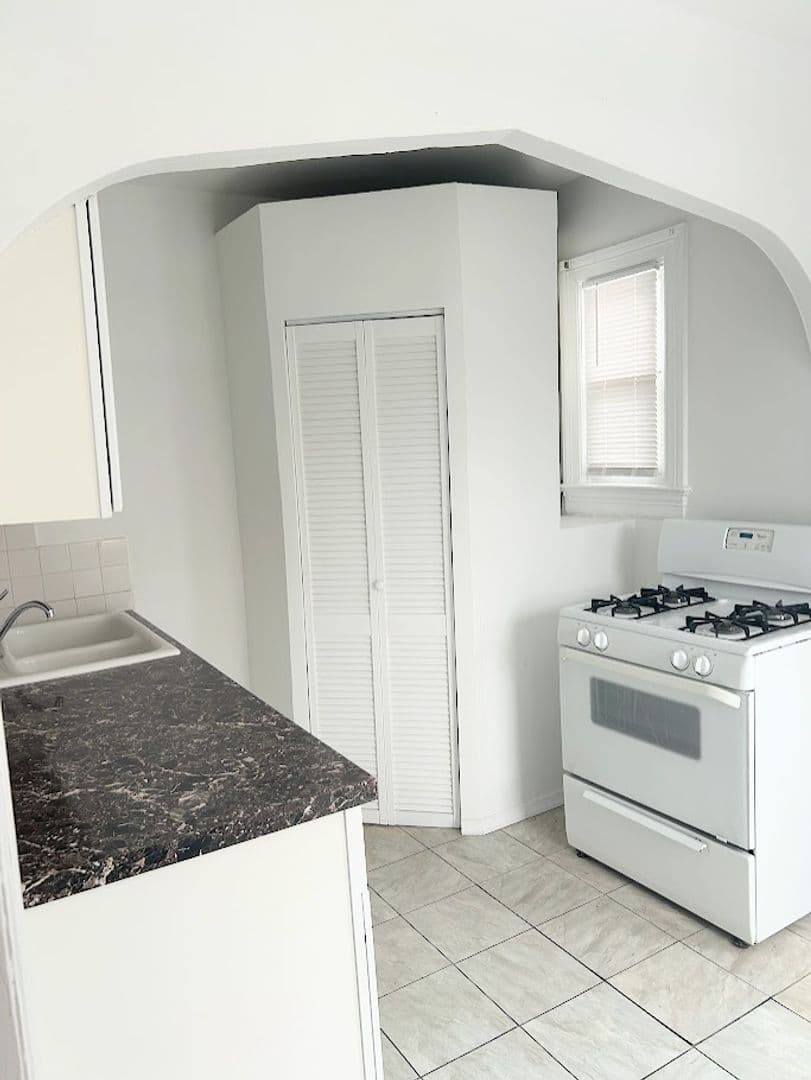 Washington Apartment: 501 Peabody St NW