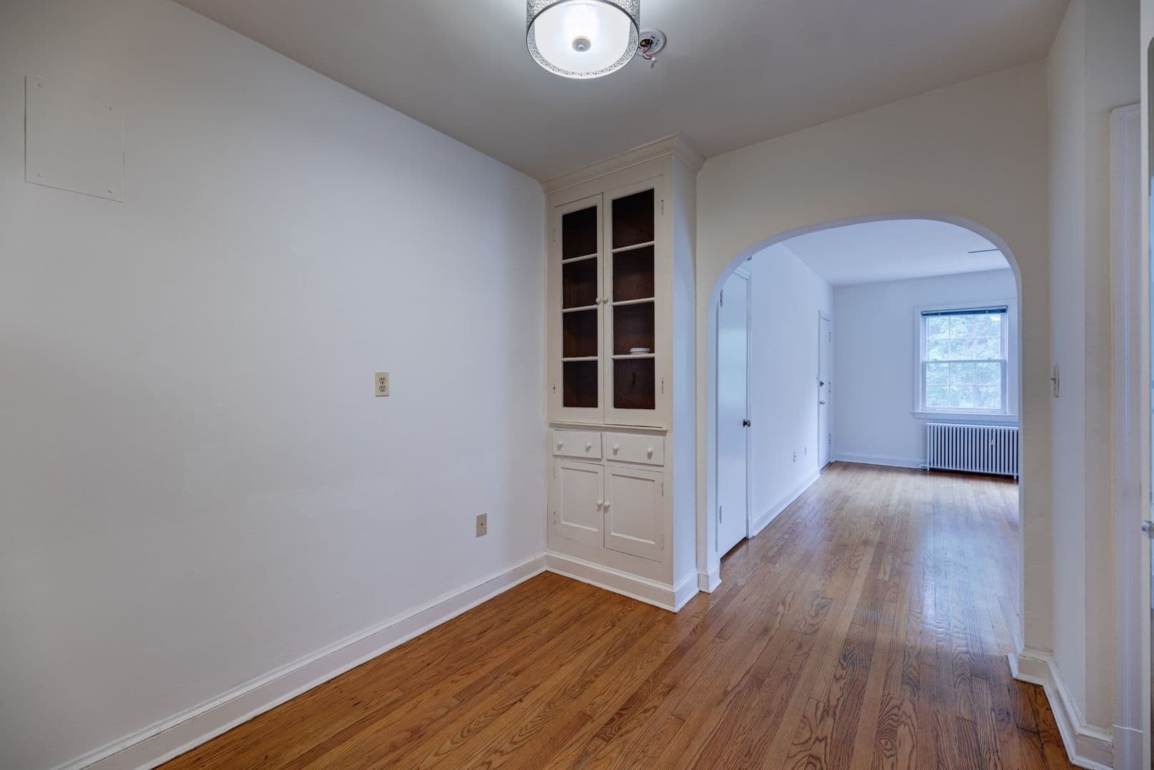 Washington Apartment: 2614 41st Street NW