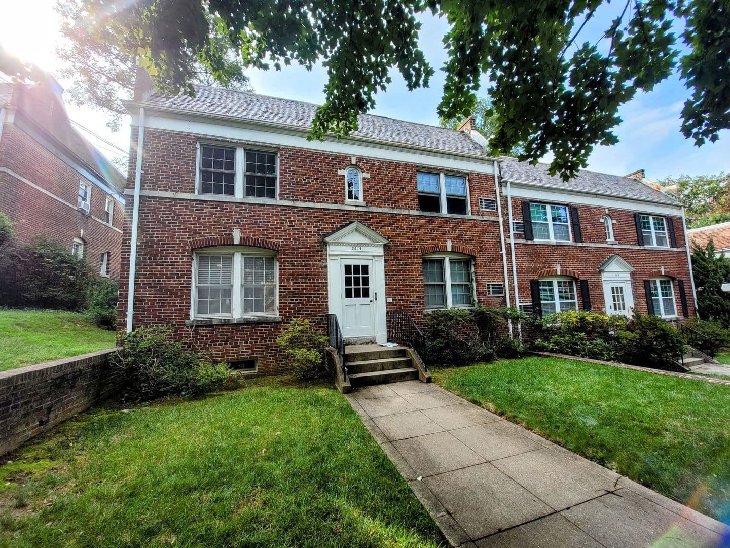 Washington Apartment: 2614 41st Street NW