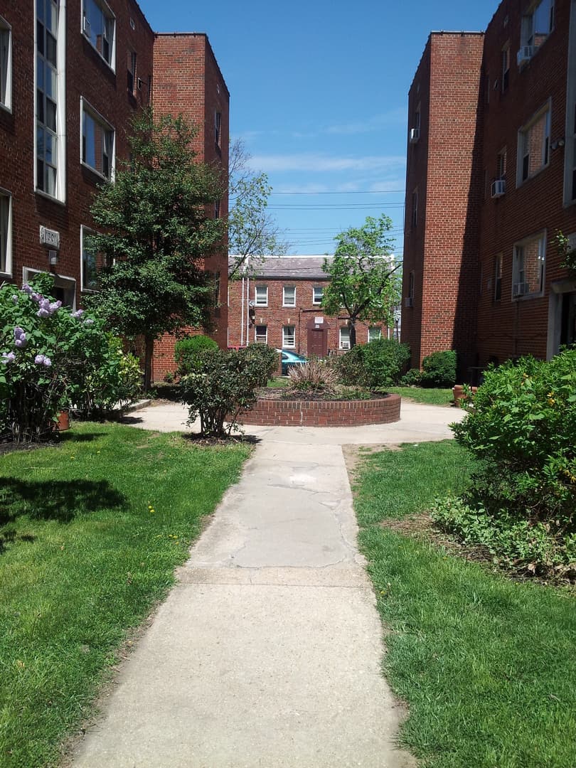 Washington Apartment: 1301 U St SE