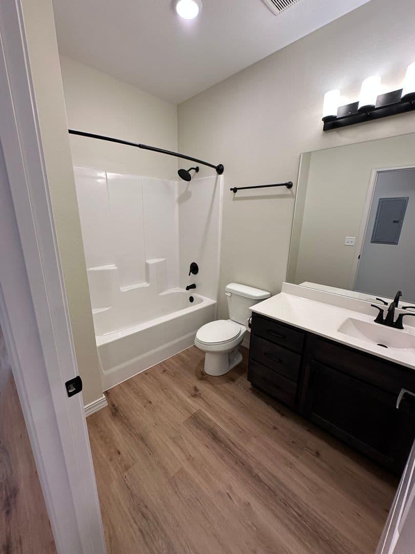 Branson House: 750 Windsor Court - 305 - GQ 305