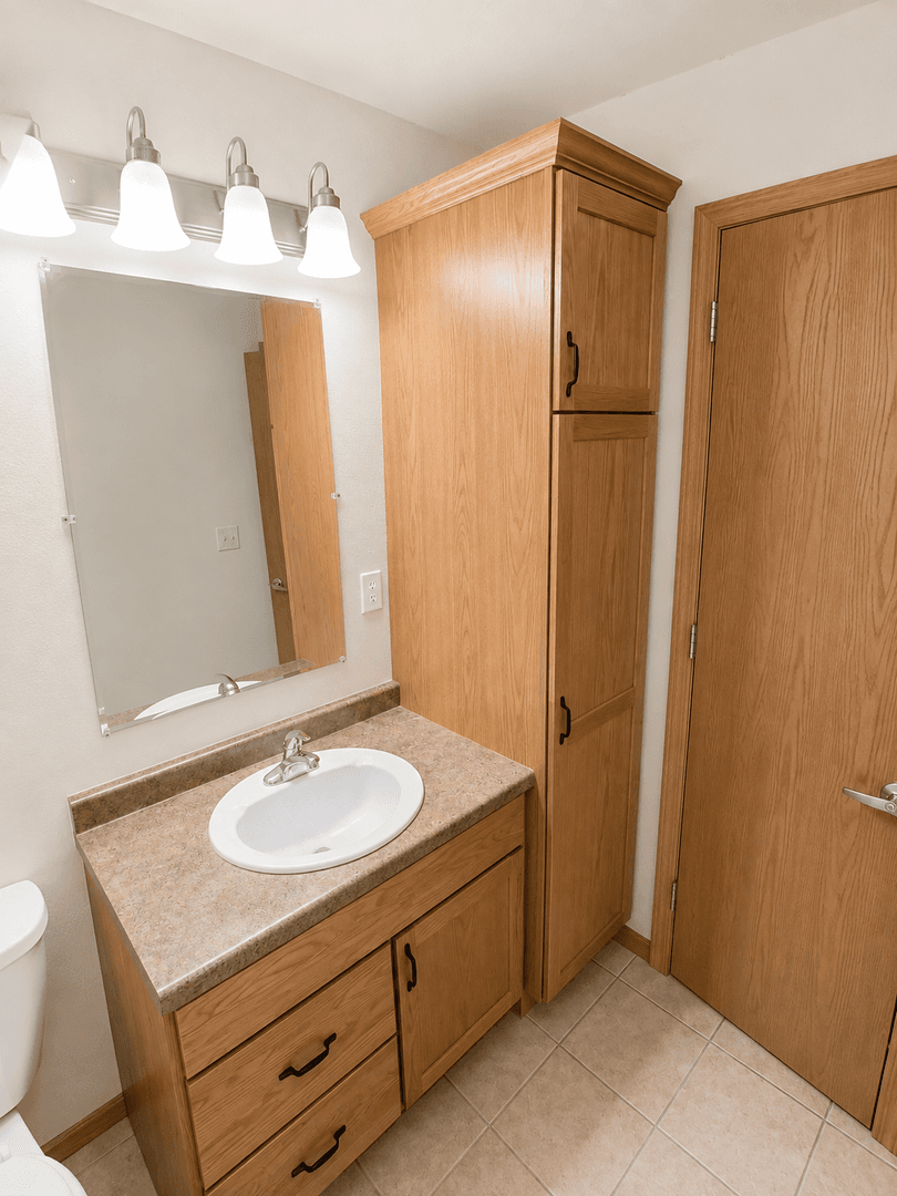 La Crosse Apartment: 918  920 Gould Street
