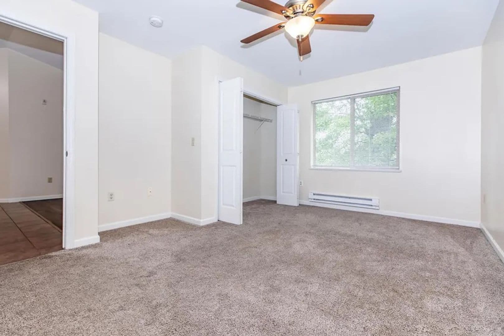 Onalaska Apartment: 843 Oak Ave N