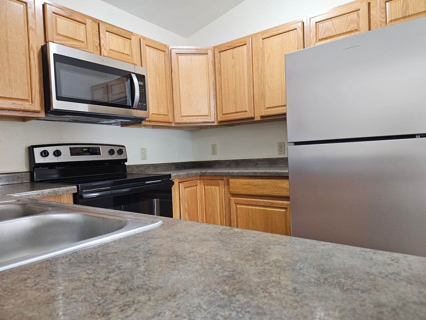 Onalaska Apartment: 843 Oak Ave N
