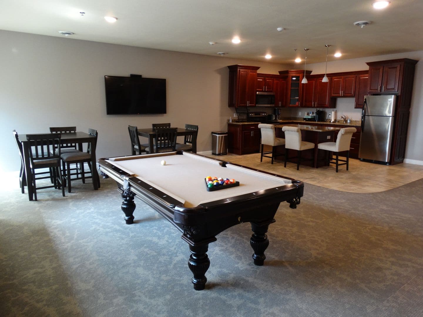 Holmen Apartment: 1614 Prairie Place