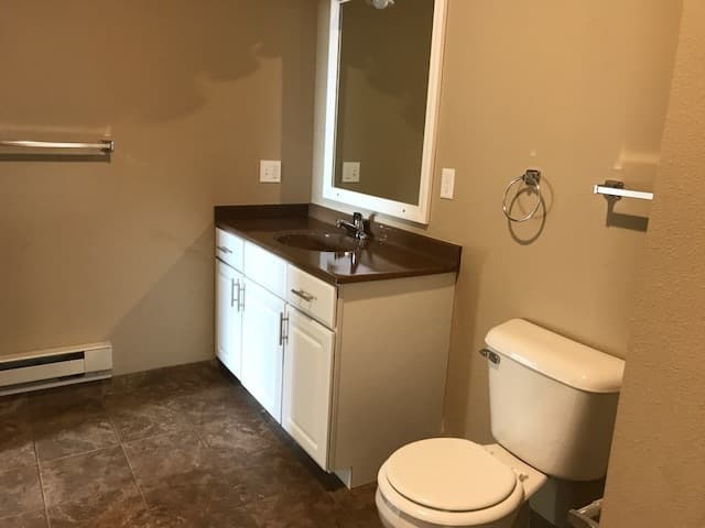 Holmen Apartment: 1614 Prairie Place