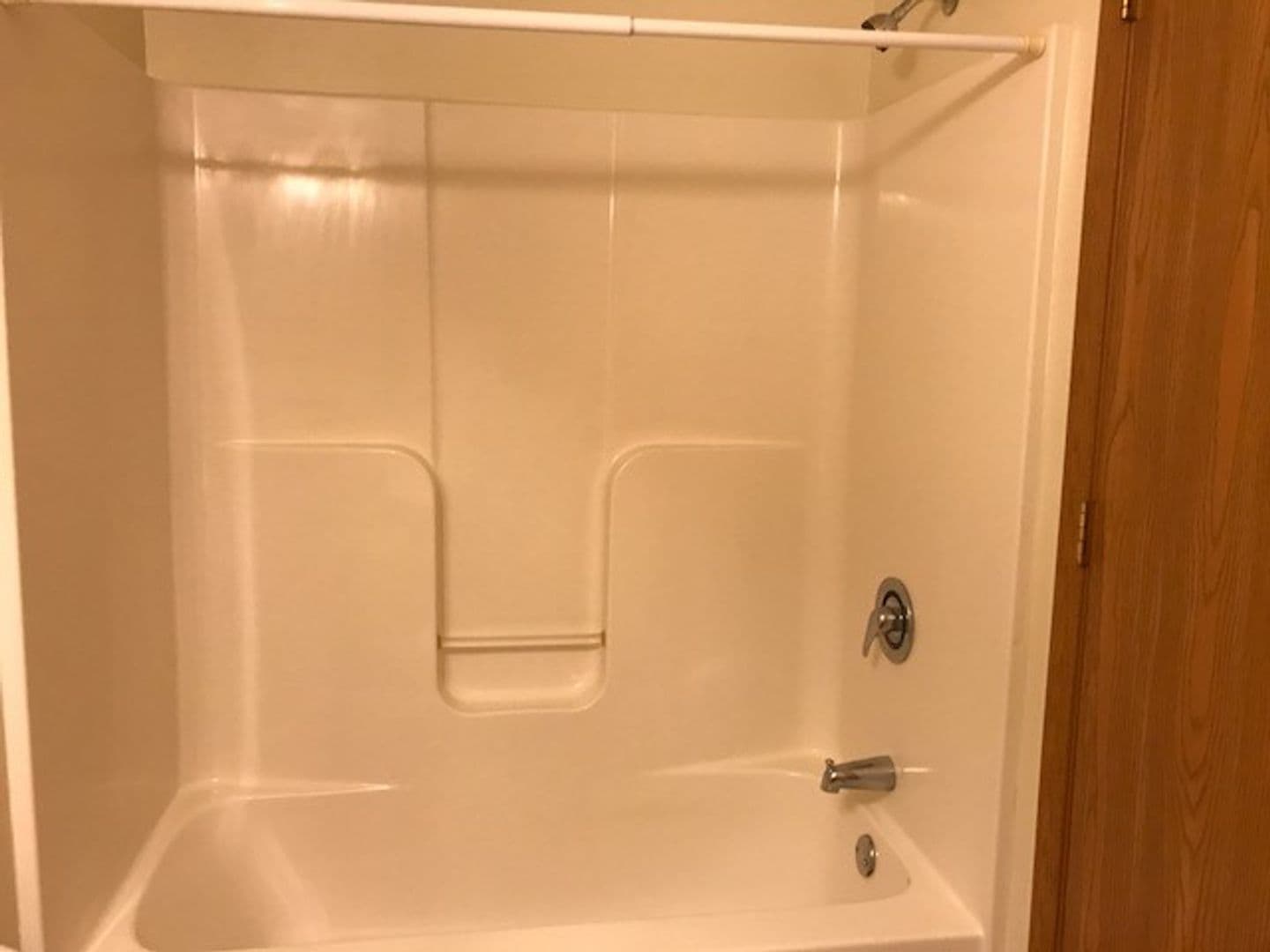 Holmen Apartment: 970 Linden Dr