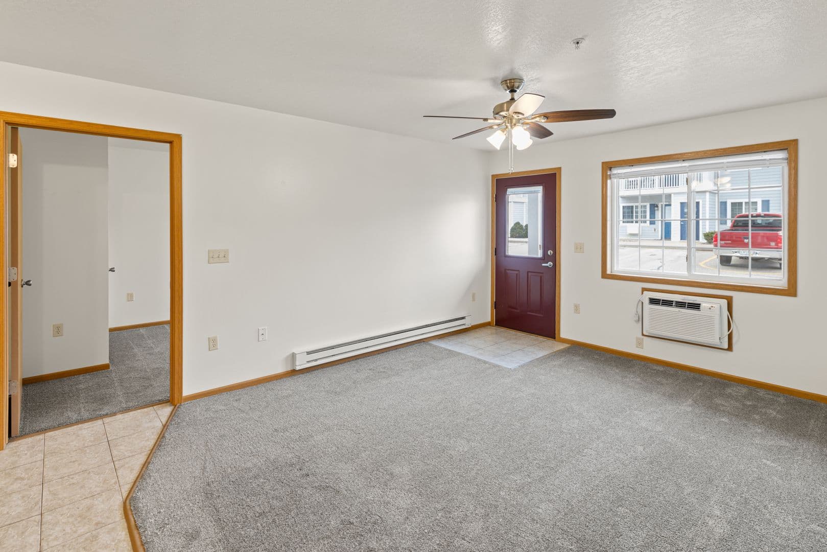Holmen Apartment: 970 Linden Dr