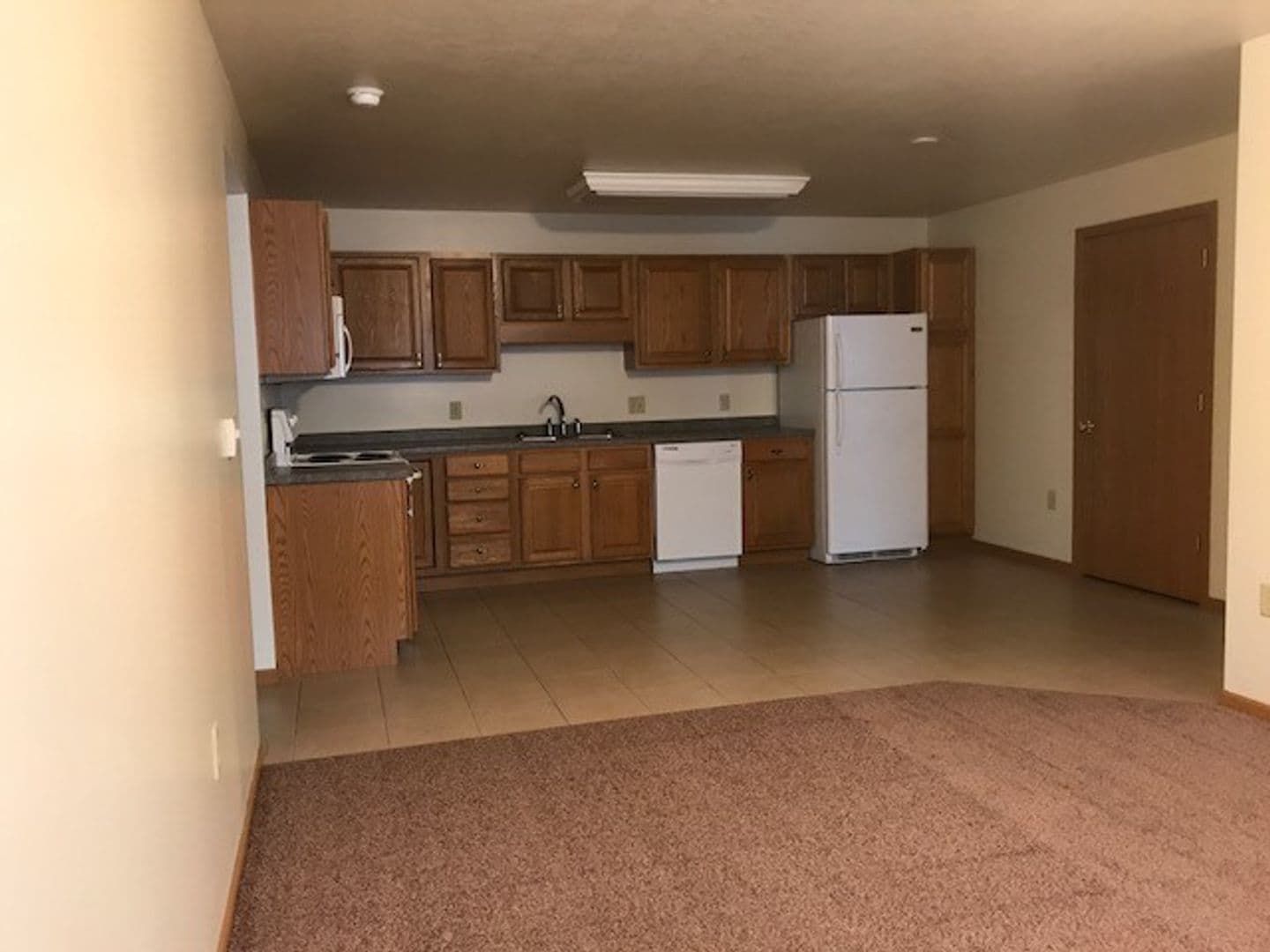 Holmen Apartment: 970 Linden Dr