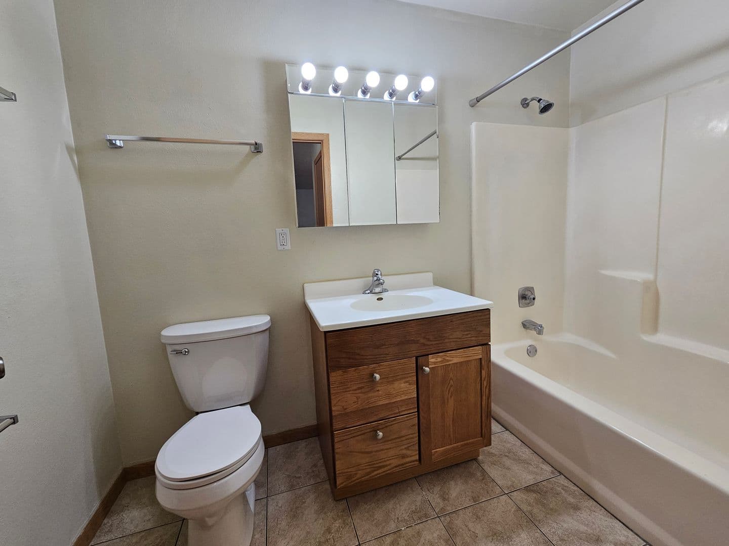 Onalaska Apartment: 408,416, 510 Quincy Street
