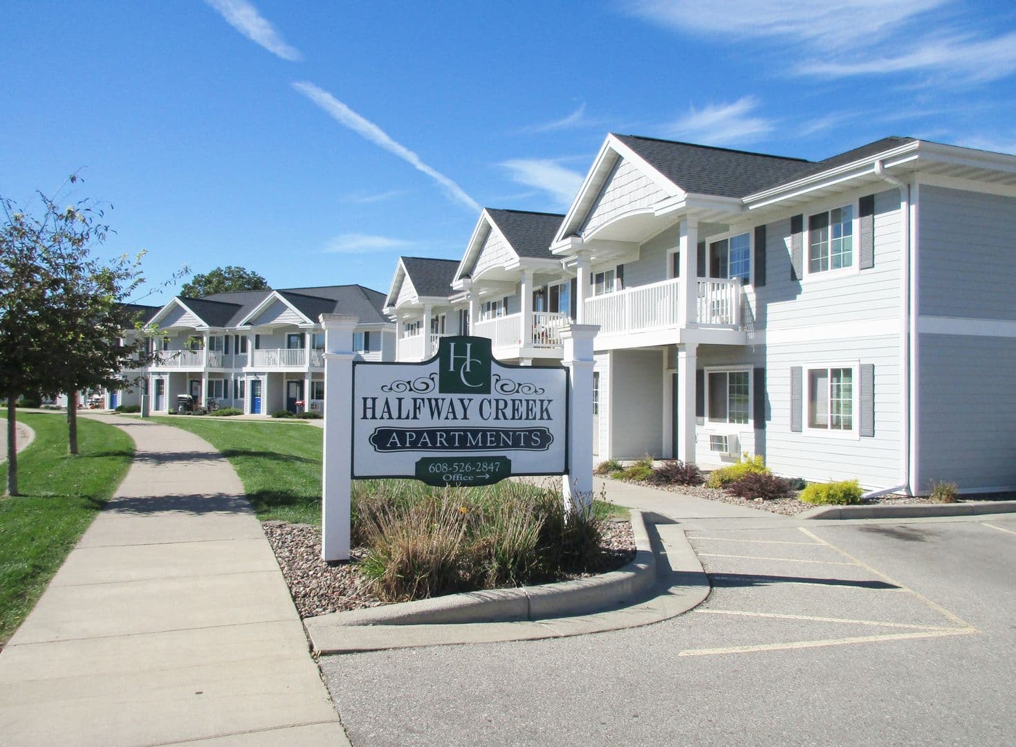 Holmen Apartment: 970 Linden Dr