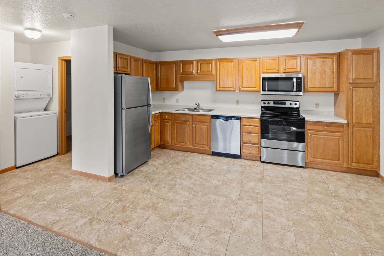 Holmen Apartment: 970 Linden Dr