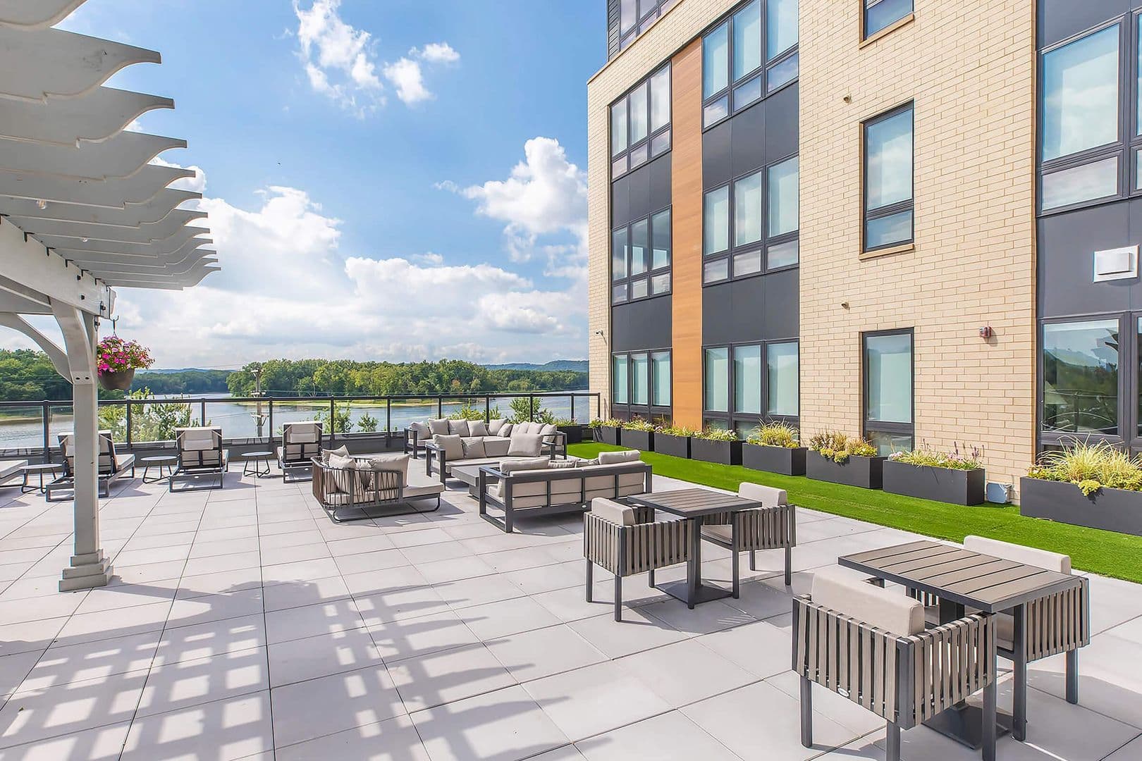 La Crosse Apartment: 55 River Bend Road