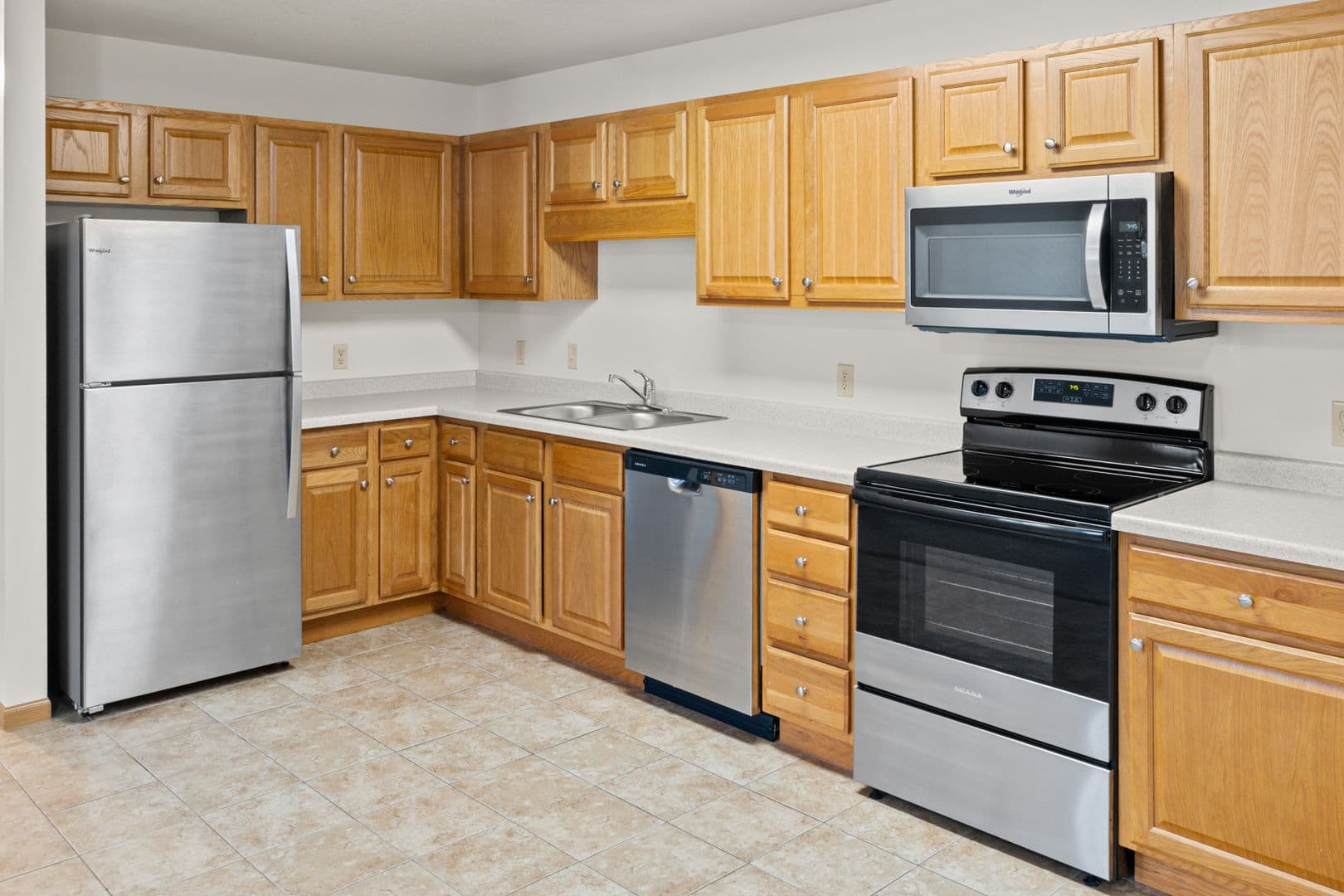 Holmen Apartment: 970 Linden Dr