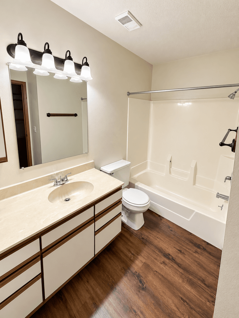 La Crosse Apartment: 403 Gillette Street