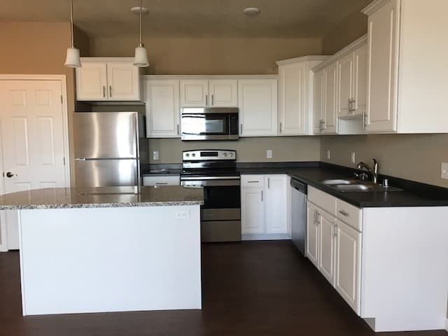 Holmen Apartment: 1614 Prairie Place