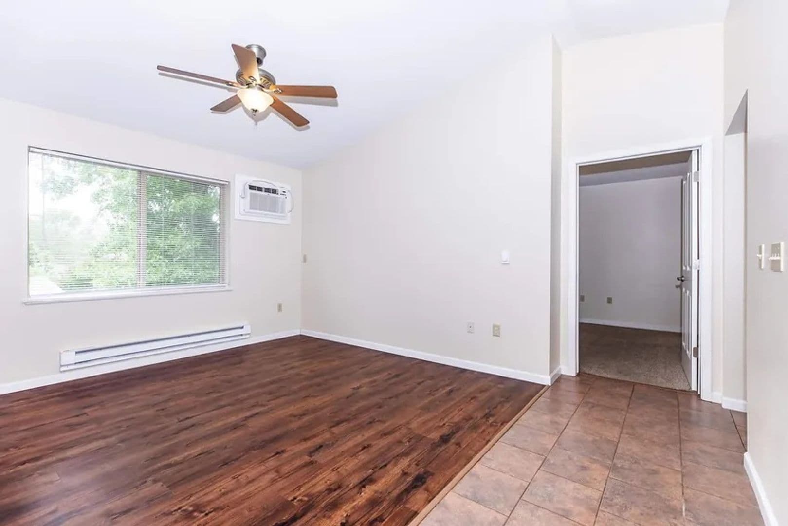 Onalaska Apartment: 843 Oak Ave N