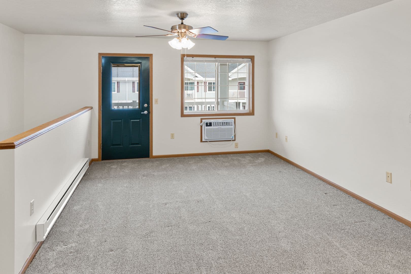 Holmen Apartment: 970 Linden Dr