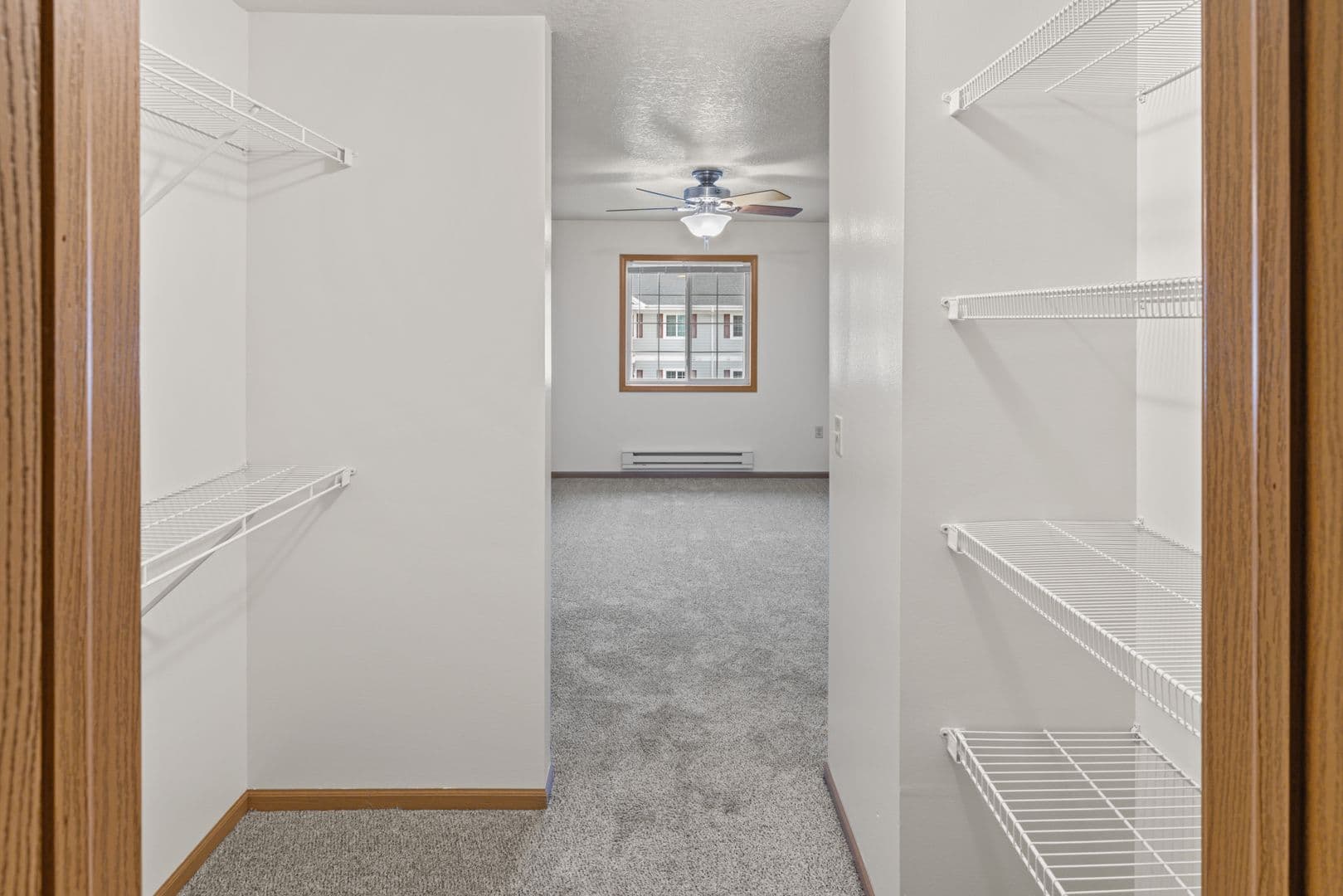Holmen Apartment: 970 Linden Dr