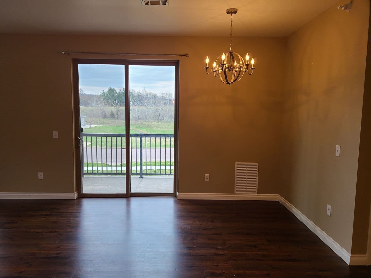 Onalaska Apartment: 2101 Abbey Road