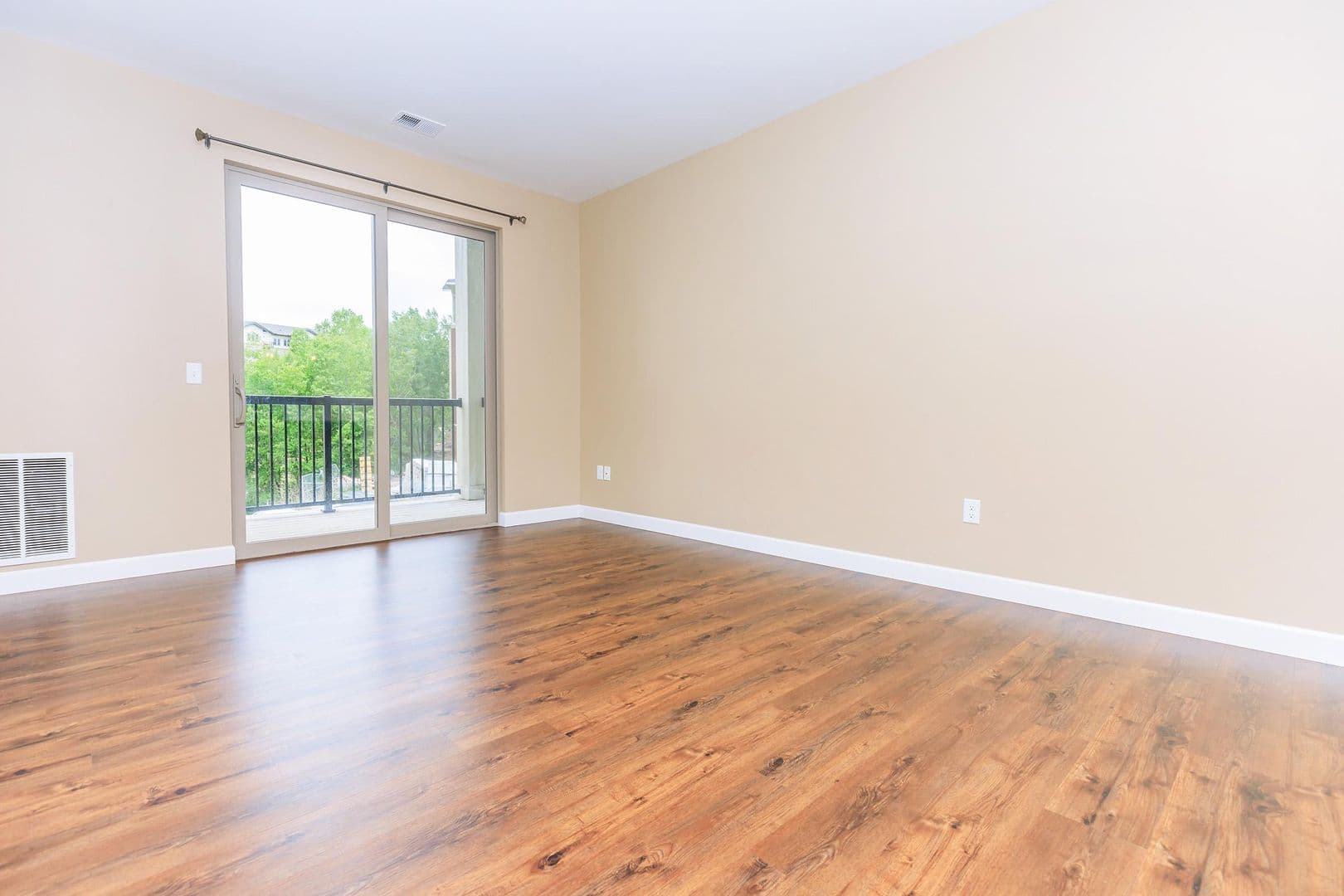 Onalaska Apartment: 2101 Abbey Road