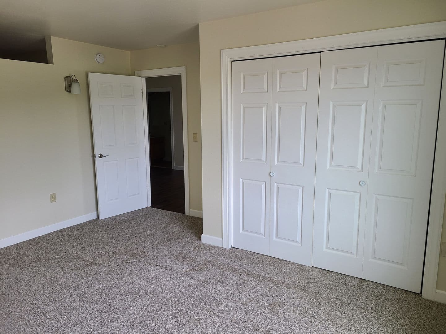 Onalaska Apartment: 843 Oak Ave N