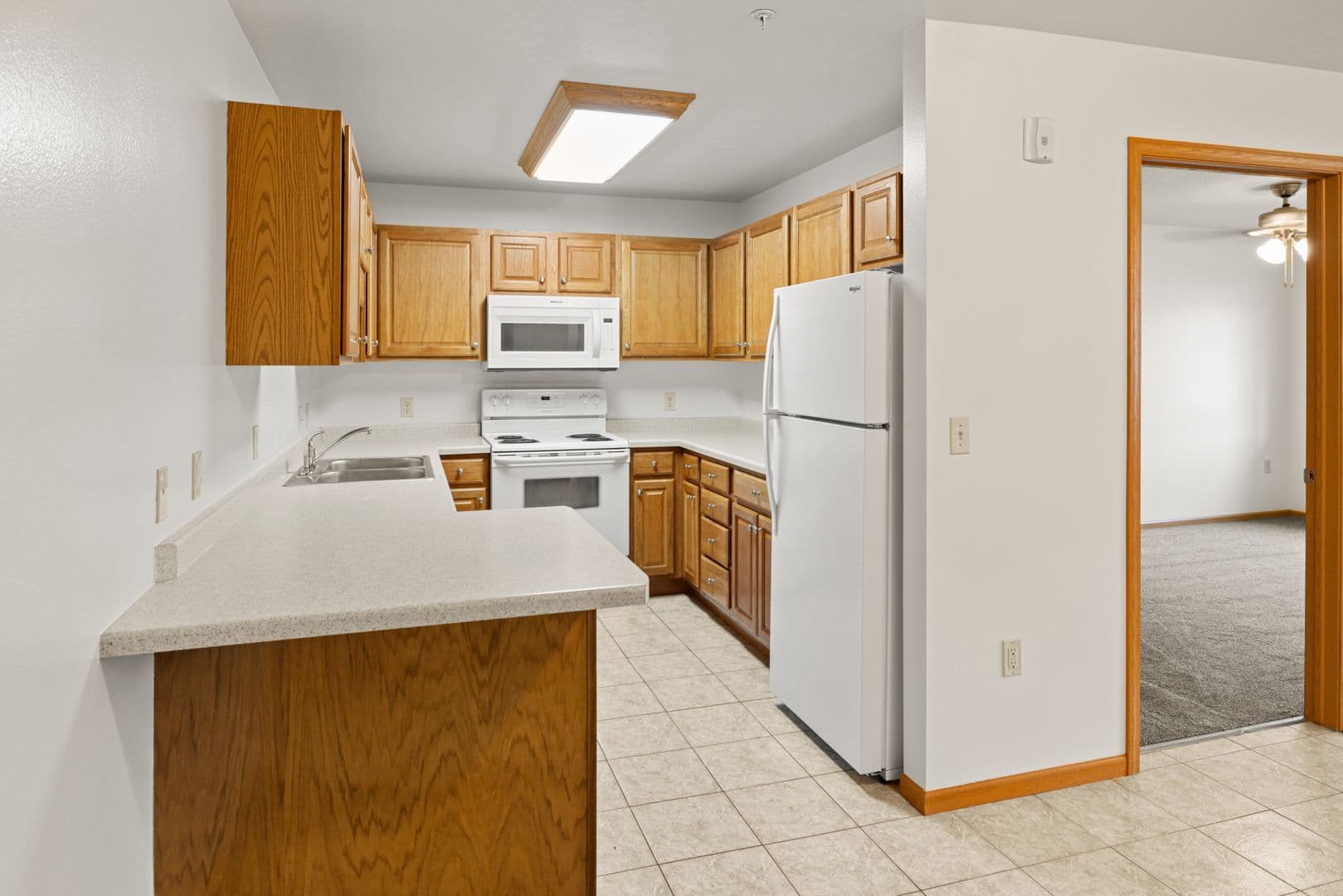 Holmen Apartment: 970 Linden Dr