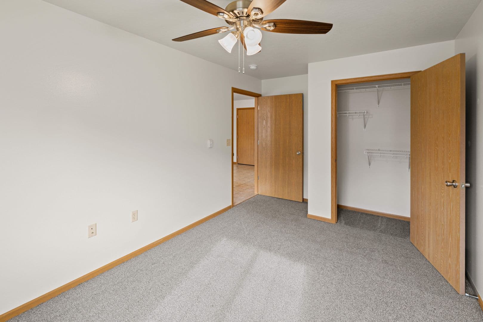 Holmen Apartment: 970 Linden Dr