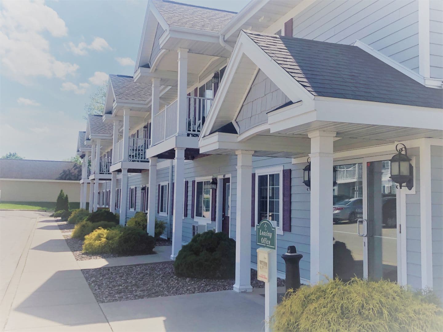 Holmen Apartment: 970 Linden Dr