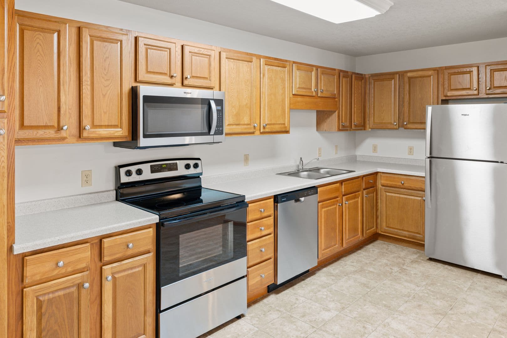 Holmen Apartment: 970 Linden Dr