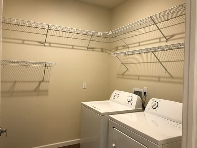 Holmen Apartment: 1614 Prairie Place
