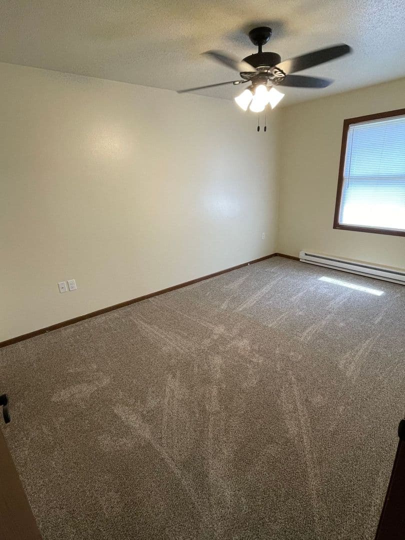 Whitehall Apartment: 18410 South St