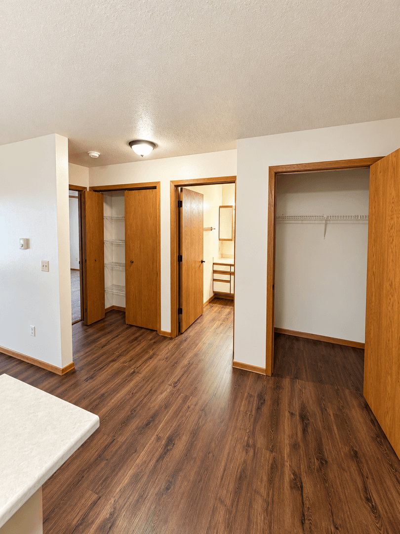 La Crosse Apartment: 403 Gillette Street