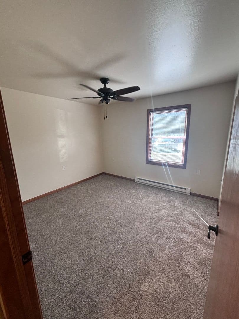 Whitehall Apartment: 18410 South St