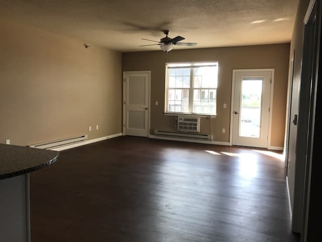 Holmen Apartment: 1614 Prairie Place