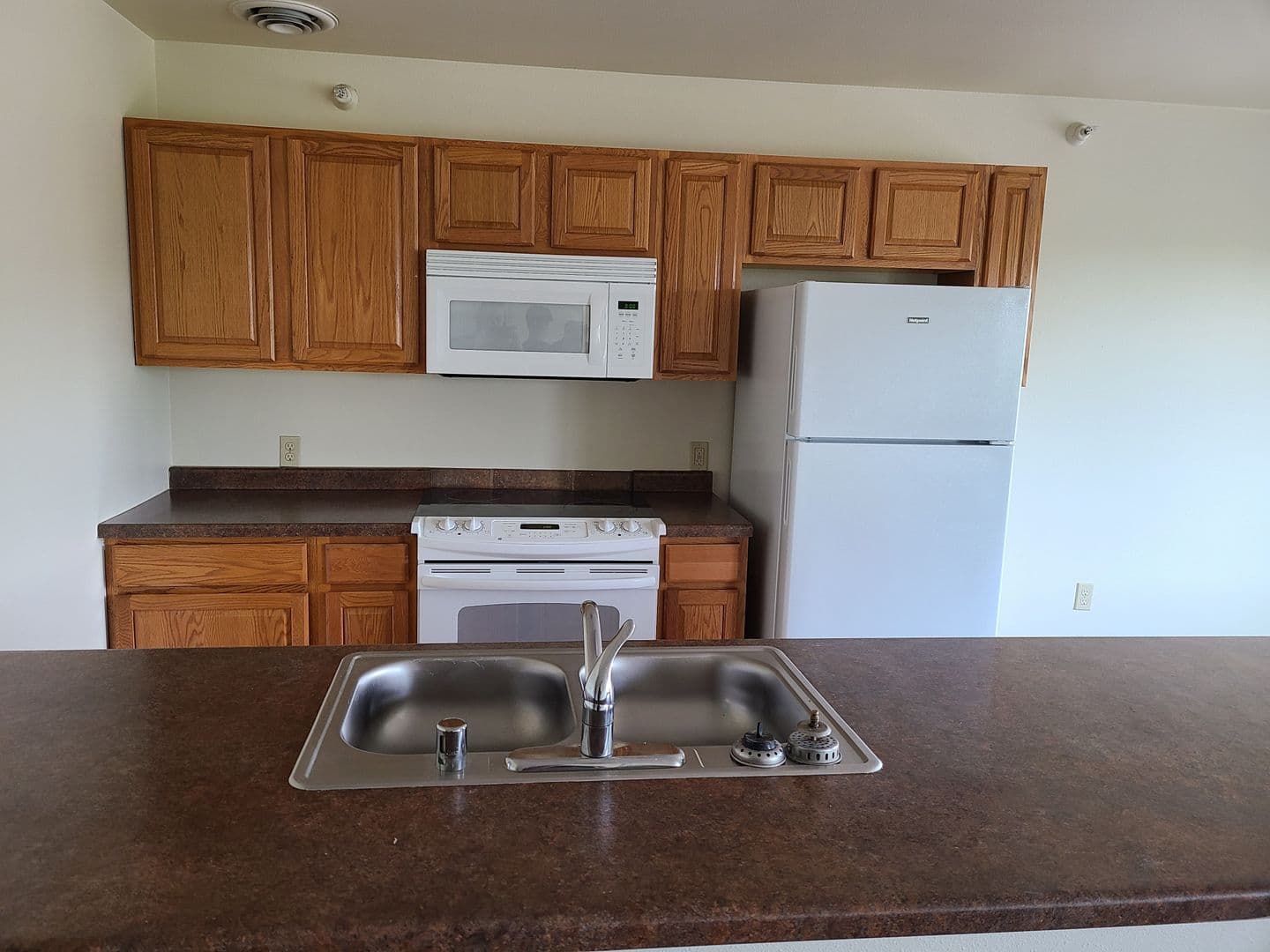Onalaska Apartment: 843 Oak Ave N