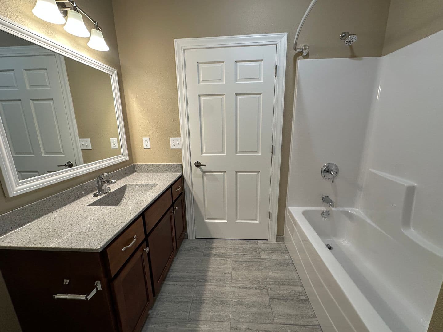 Onalaska Apartment: 2101 Abbey Road