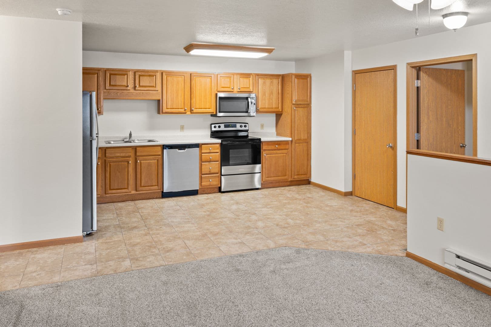 Holmen Apartment: 970 Linden Dr