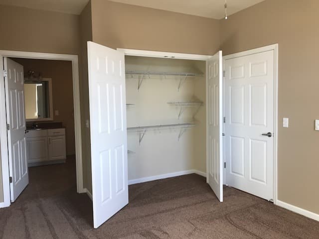 Holmen Apartment: 1614 Prairie Place