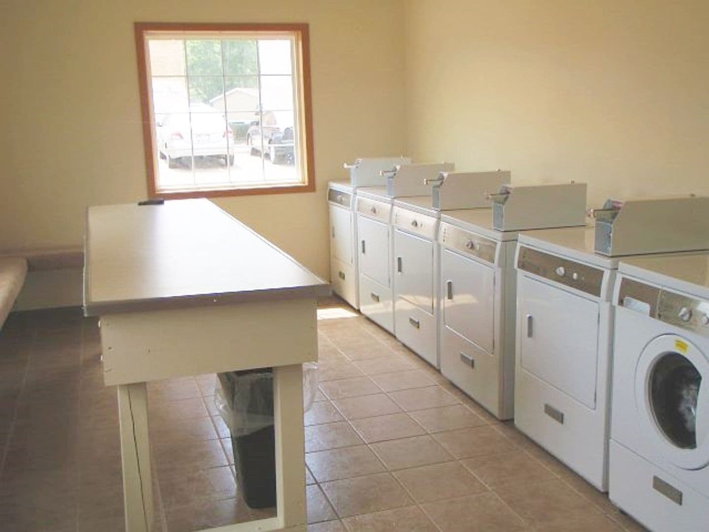 Holmen Apartment: 970 Linden Dr