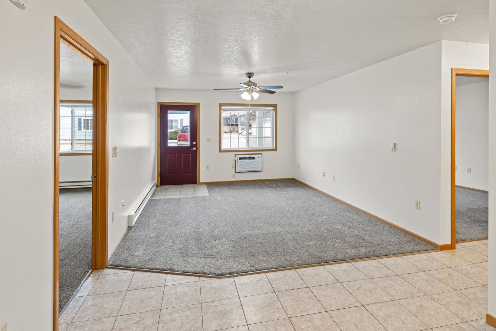 Holmen Apartment: 970 Linden Dr