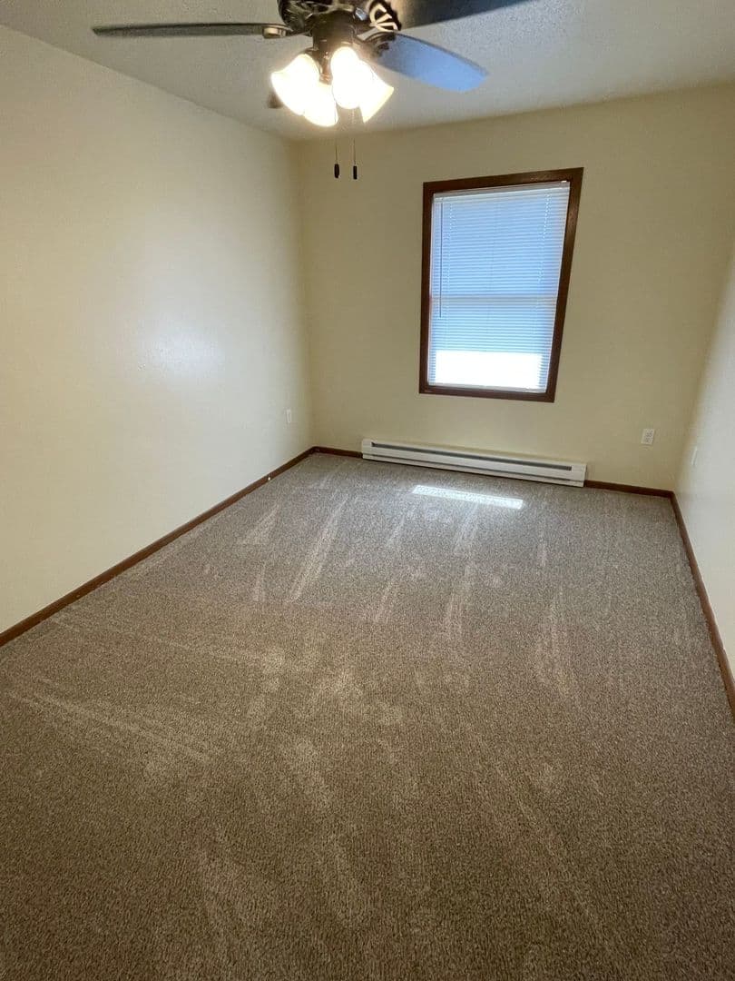 Whitehall Apartment: 18410 South St